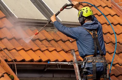 Démoussage et hydrofuge de toiture à Finestret
