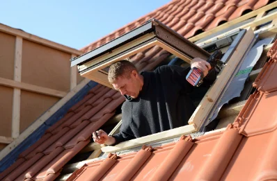 Pose de fenêtres de toit Velux à Finestret